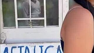 Le Ofrezco Dinero A Una Venezolana A Cambio De Que Me Deje Follarla En Publico