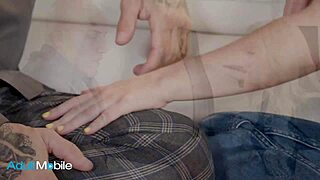 स्मोकिंग हॉट ब्लॉन्ड लिली बेल की ज्यूसी चूत डेरिक पियर्स से पाउंड