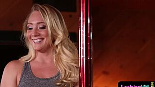 Trimmed sappho orgasms from intense pussy eating!