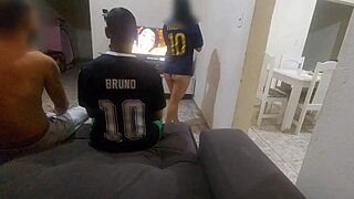 fiz sexo com amigo do meu marido por causa de uma aposta fiquei com tes�o e acabei fazendo dp com os dois