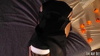 सेक्सी नन रोलप्ले में लंड चूस रही है और कम निगल रही है