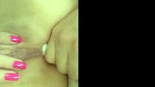 esse cara tratou essa novinha igual uma puta comendo o cuzinho dela com muita força