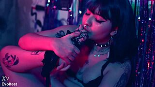 Jerk to my pretty small feet