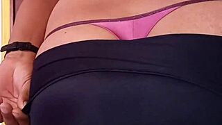 modelando las pantys de mi esposa