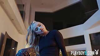 What's up with anna claire clouds' big ass?