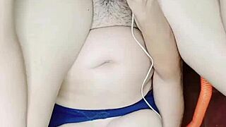 que sabroso se siente bien profundo este enorme pollon y mira como sale mi leche a chorros