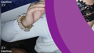 खूबसूरत यंग गर्ल फेशियल