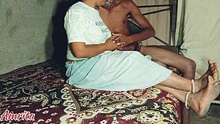 इंडियन देसी गर्ल कहती है, देखो मेरी स्टेप सिस्टर सेक्स वीडियो बाथ से बस से कार से डॉर्म तक