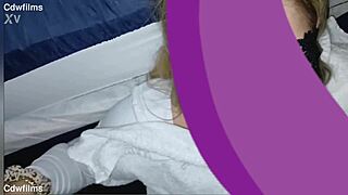 खूबसूरत यंग गर्ल फेशियल