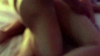 La nueva hermanastra se folla a escondidas a su hermanastro mientras su mama no est� en casa