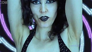 Rebecca Diamante teases with silky armpits