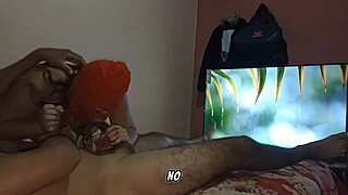 You won't believe how this curvy mature woman makes love