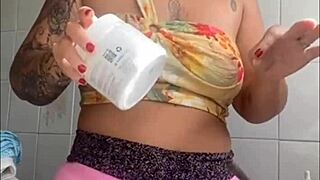 Displaying Swollen Intimate Area During Live Show.