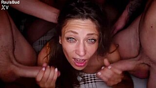 सौतेली बहन तीन औसत लड़कों से अभिभूत