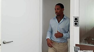 Bored And Horny Girl Gets Fucked In Pool