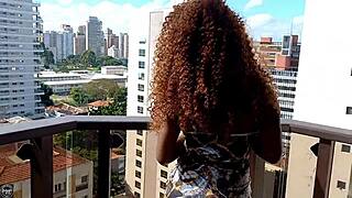 Quase me afhoguei pela morena que tava na piscina ela aproveitou e fez boca e buceta em mim