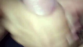 Estrenamos un nuevo sillon con una rica paja y semen caliente full en red