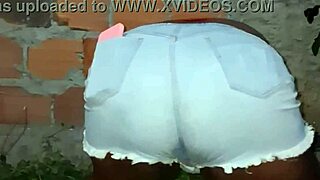 Vizinha da bunda grande limpando o quintal, you wanna see that big ass?