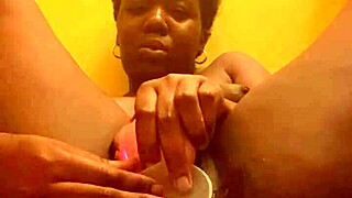 Amateur ebony masturbates wet pussy!
