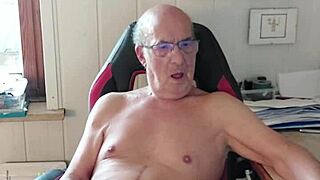 norbertww - abspritzen cor der cam bei chaturbate - apr 23 2025