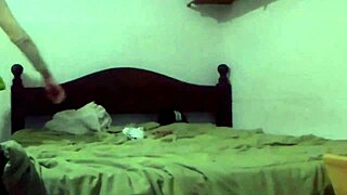 Invito a mi hijastra porrista a ver una peli y terminamos follando