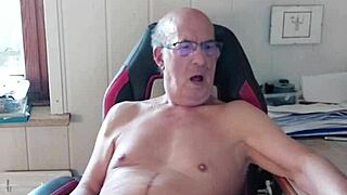 norbertww - abspritzen cor der cam bei chaturbate - apr 23 2025