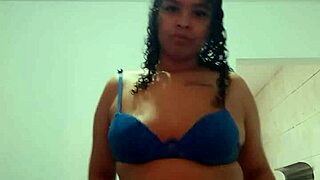 Gostosa Dançando Funk Putaria Bem Gostoso E Mostrando Seus Peitinhos Gostosos Para A Camera