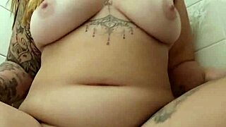 Ruivinha squirting piss jet