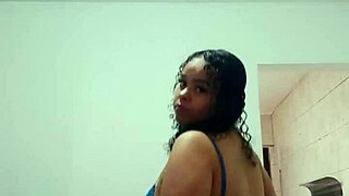 Gostosa Dançando Funk Putaria Bem Gostoso E Mostrando Seus Peitinhos Gostosos Para A Camera