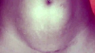 Sexo real casero entre dos novias lesbianas que le gusta experimentar con juguetes sexuales