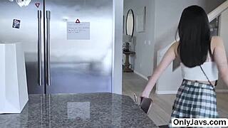 एशियन 18+ अलोना ब्लूम और किमी किम की डेविड ली संग थ्रीसम