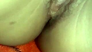 se masturba sabroso para su macho