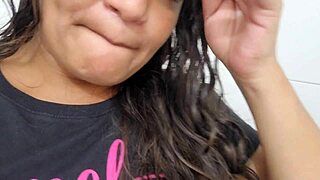 Paty Bumbum Uses Magic Wand And Cums With Dildo