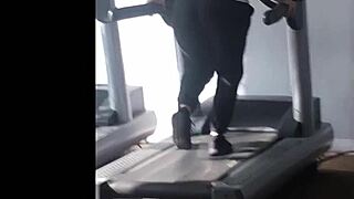 Big ass BBW girl bounces on treadmill