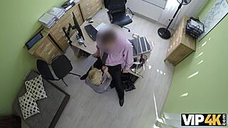 Vip4k Dulce Nena Da Mariquita Para Perforar a Un Agente de Préstamos Travieso