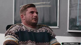 मिल्फ टीचर्स सहकर्मी को क्लासरूम में हिलाते पकड़ती हैं - शॉकिंग सीन!