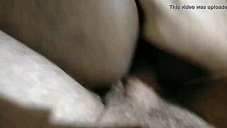 mi culito le da unos empujones y se corre no aguanta