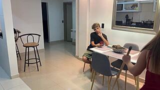 Relajo A Mi Madrastra Milf De Culo Grande Con Buena Cogida Y Follada A Su Rico Coño