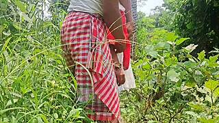 Girlfriend Having Fucking In Outdoor At The Forest