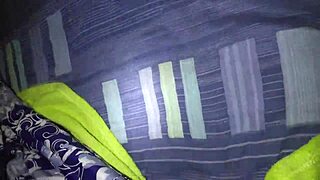 encuentro a la mama de mi mejor amigo en la habitacion y me aprovecho que esta caliente