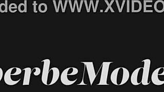 Beautiful babe jess leon shows her elegance in this astonishing erotic scene - superbe