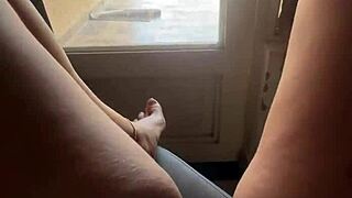 paseandome por el anden para que mis vecinos se antojen de mi culo me encanta provocar a un vecino que tengo