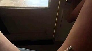 paseandome por el anden para que mis vecinos se antojen de mi culo me encanta provocar a un vecino que tengo