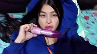 घर आते ही हॉट बेबीसिटर की बड़ी नेचुरल चूचियां लंड मांग रही