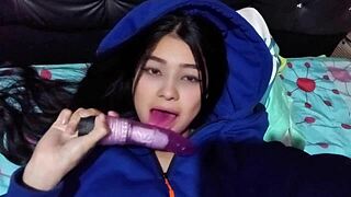 घर आते ही हॉट बेबीसिटर की बड़ी नेचुरल चूचियां लंड मांग रही