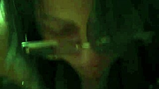 la mama de mi amigo me rogó que le mamara su coño hambriento