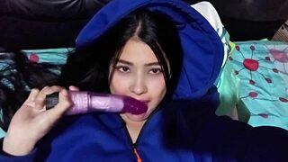 घर आते ही हॉट बेबीसिटर की बड़ी नेचुरल चूचियां लंड मांग रही