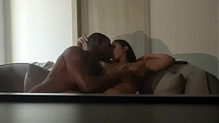 Curvy Amateur Couple Devours Pussy to Shaking Orgasm