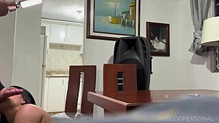 hermosa latina de 19 años grita de placer en su debut anal hardcore detrás de cámaras!