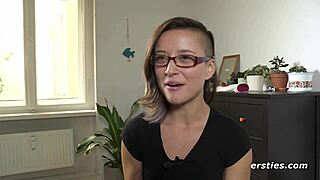 Brunette babe fingers pussy then vibes with toys up close 😍🔥